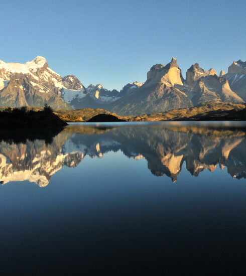 Torres_del_Paine_desde_Lago_Grey